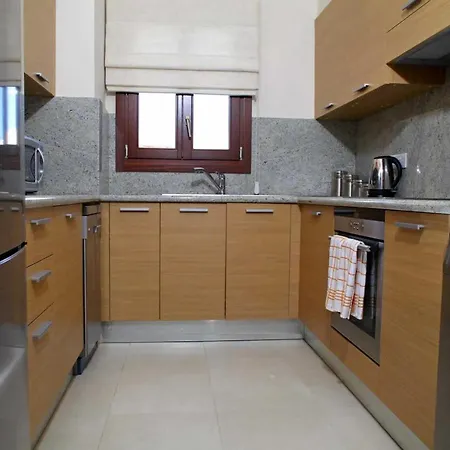 Theseus Village Ce13 Apartment *